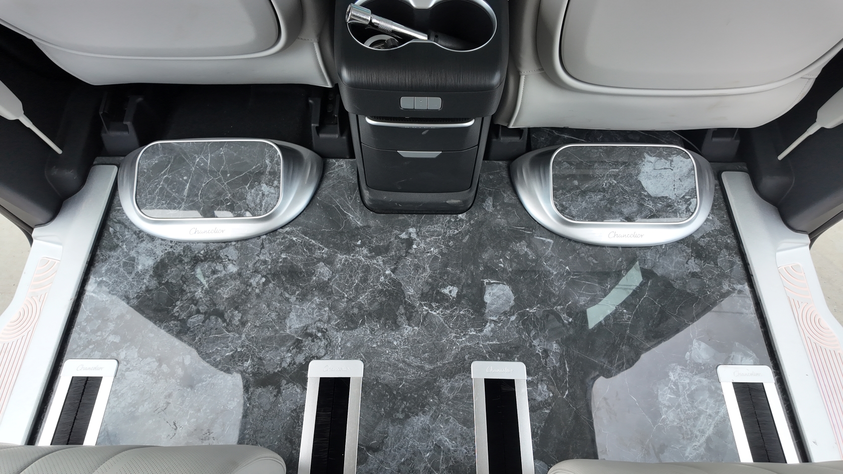 别克GL8改装地板多少钱合适？4S店vs改装店对比