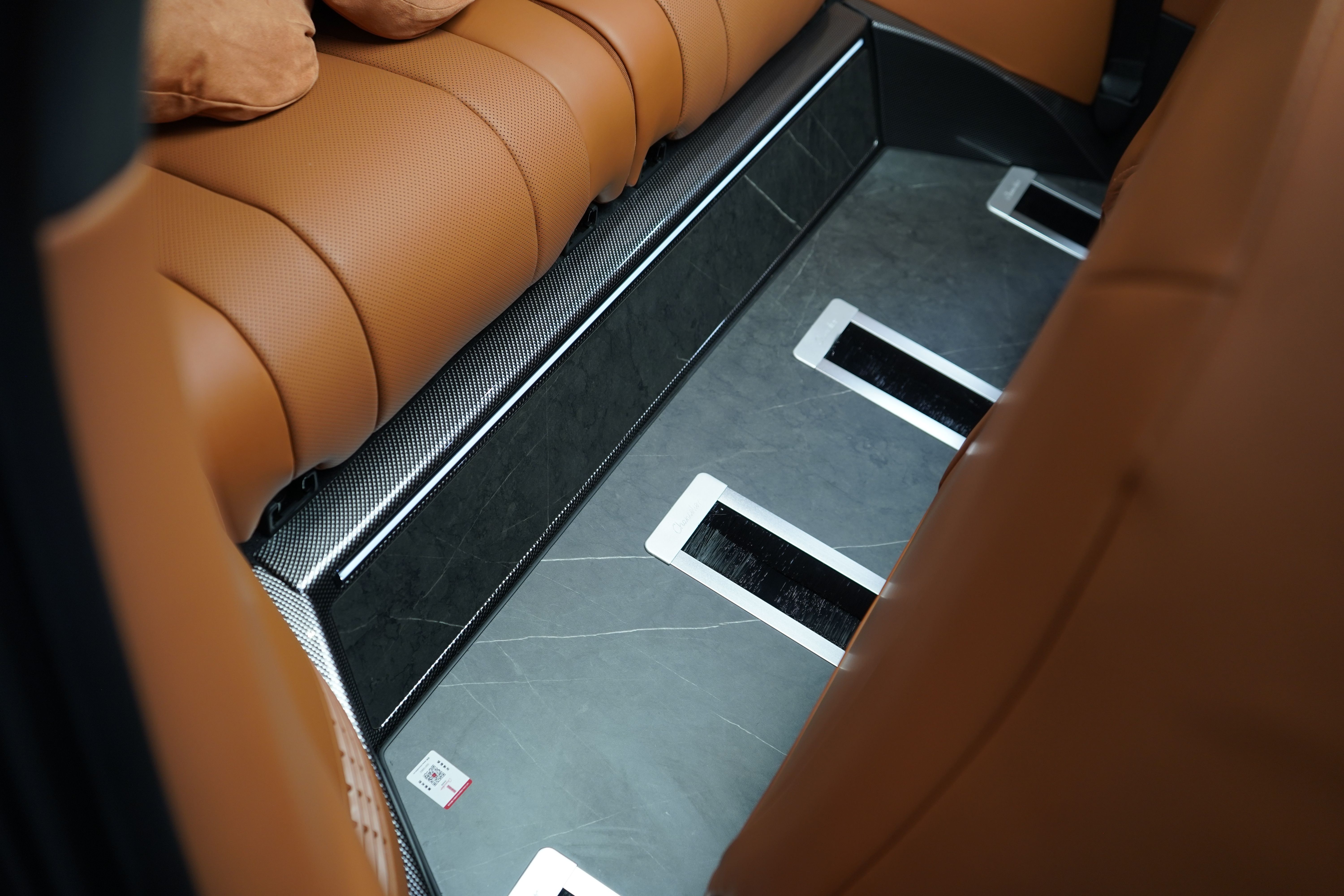 岚图梦想家车主提车30天报告：为什么选择HPL地板而不是航空铝